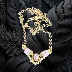 Avon | Danty Floral Neclace